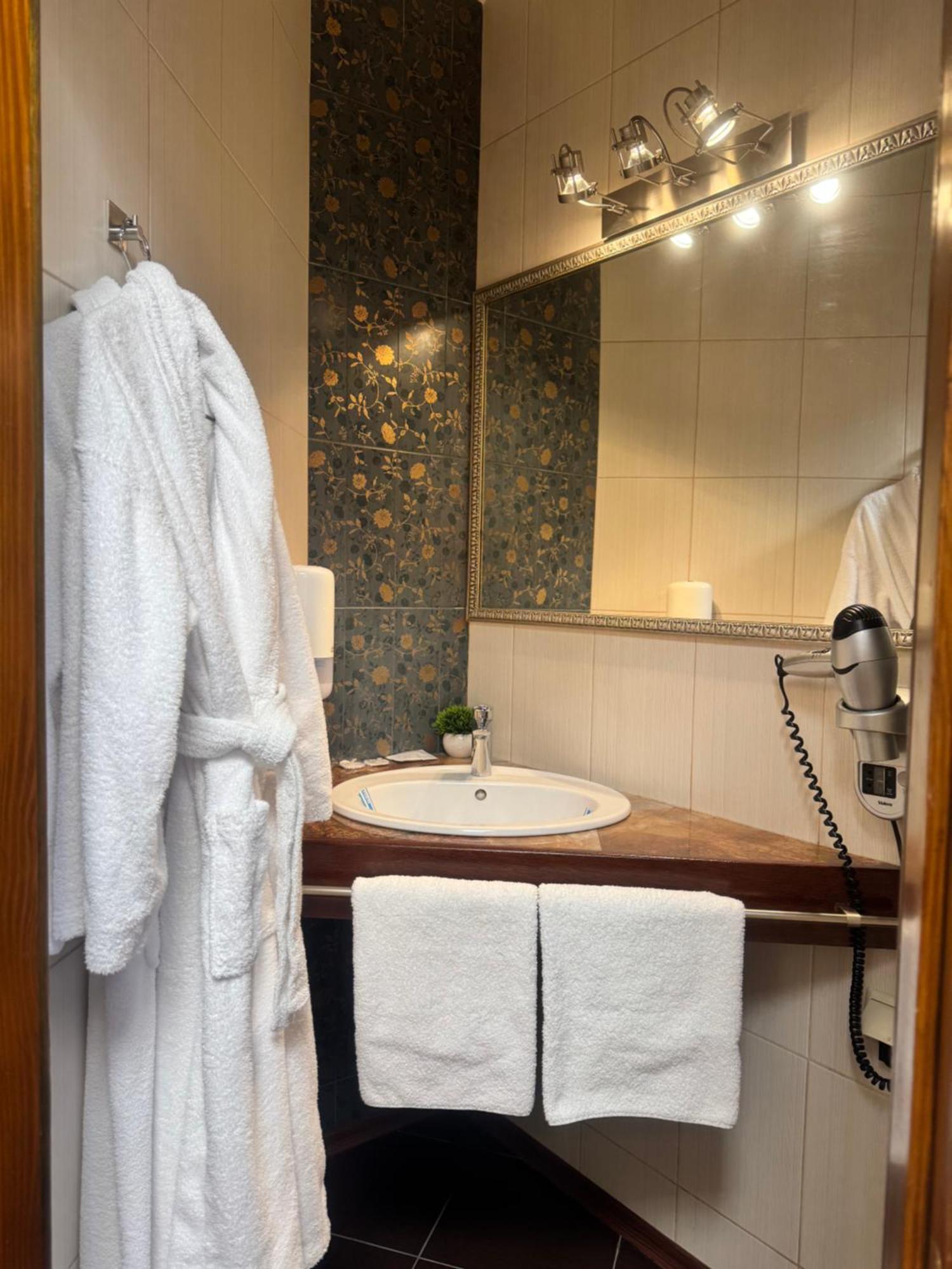 Hotel Veles Zolotonosha Dış mekan fotoğraf